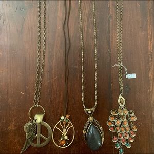 Lot of 4 necklaces